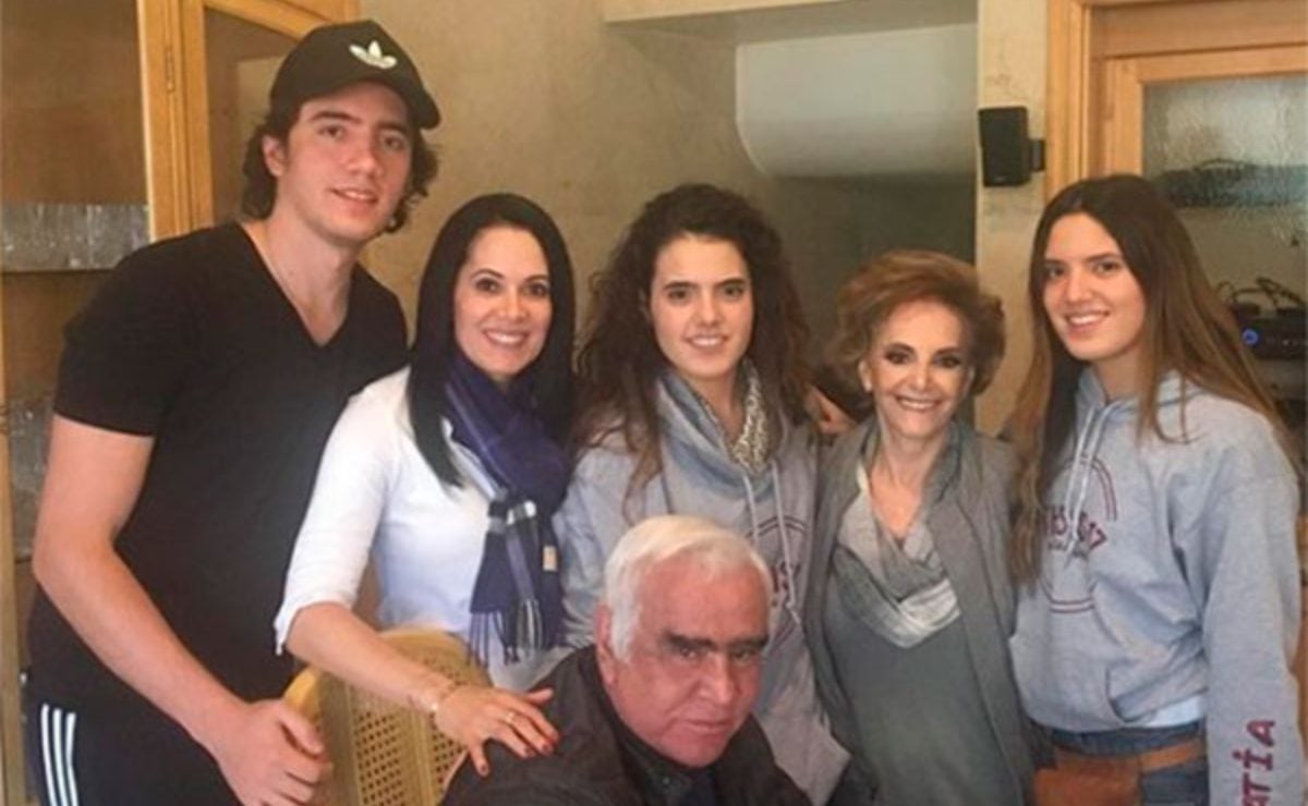 América Guinart habla de sus hijos tras la muerte de Vicente Fernández: “Están muy afectados”