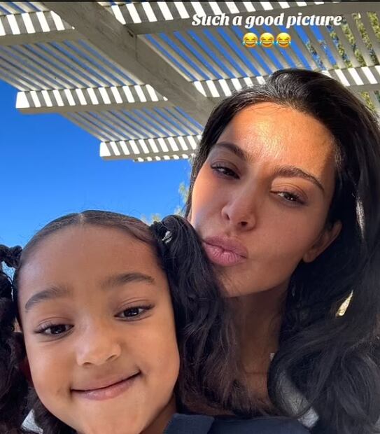 Kim Kardashian y Chicaco West/TikTok