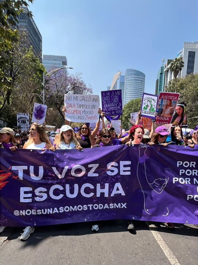 El contingente de Alessandra Rojo de la Vega en la marcha del 8M 2026 / Foto: Elizabeth Cruz