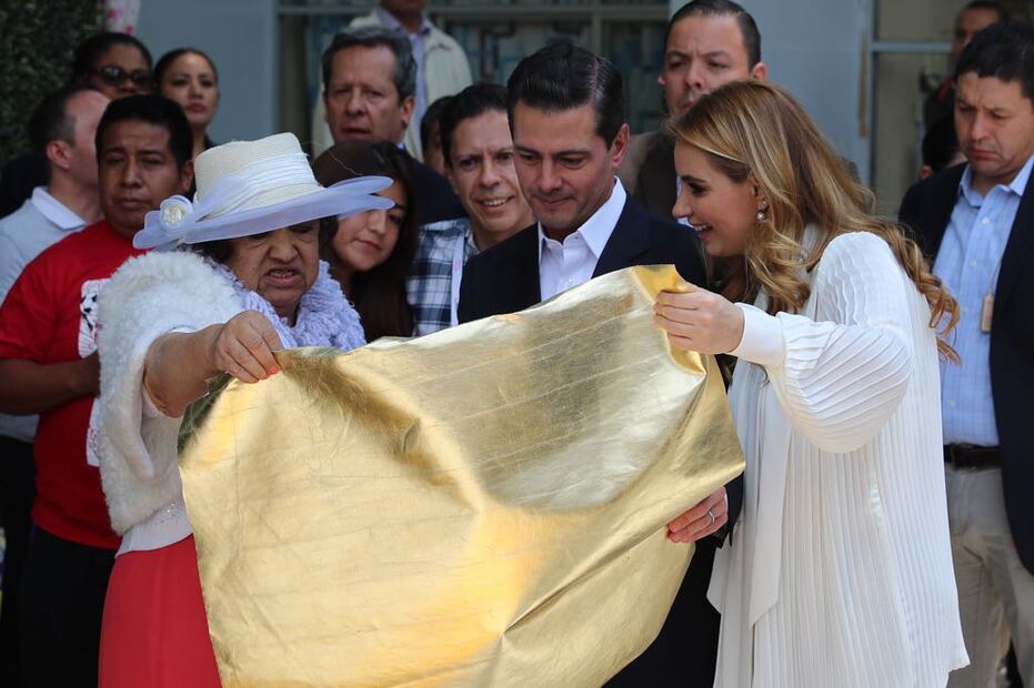 Enrique Peña Nieto y su familia asisten juntos a votar 