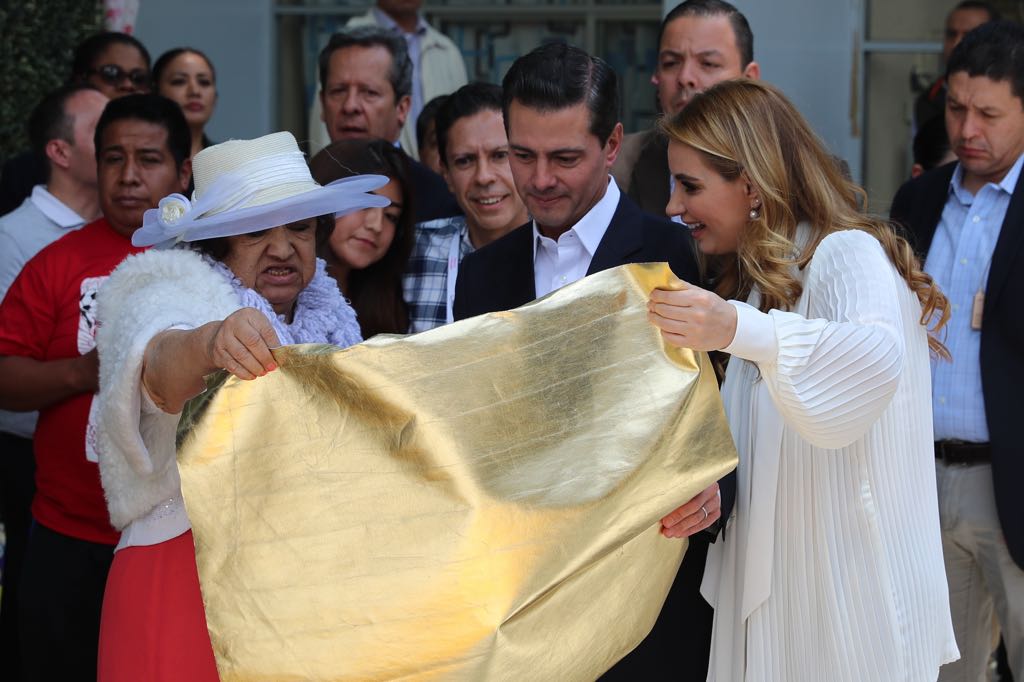 Enrique Peña Nieto y su familia asisten juntos a votar 