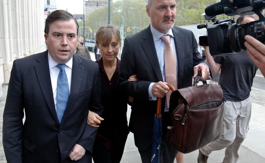 Allison Mack se disculpa por participar en NXIVM