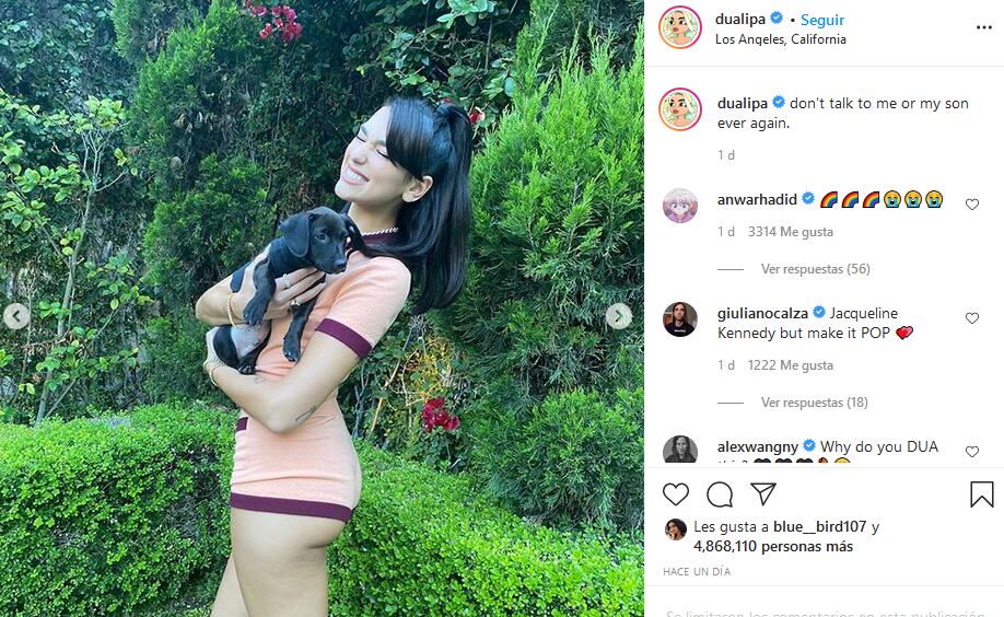 Dua Lipa conquista a millones con un short en color durazno