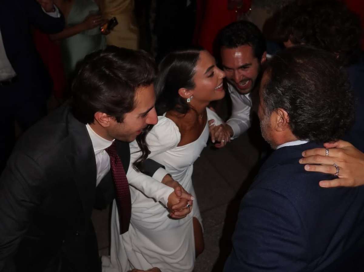 La familia Zurita reunida en la boda civil de Andrés y Dani / Foto: Instagram @paumtzurita