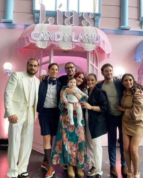 Maite Perroni y Andrés Tovar con sus amigos en el bautizo de su hija Lía / Instagram