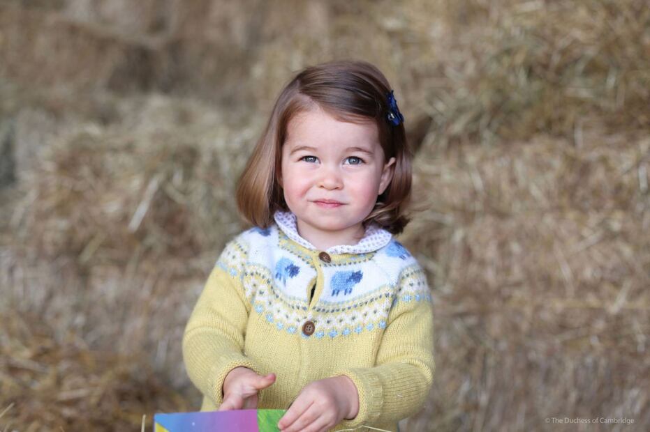 La sesión de fotos de la princesa Charlotte por su segundo cumpleaños 