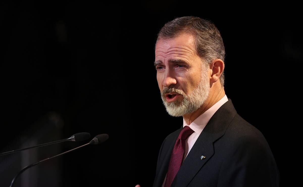 El rey Felipe de España está en aislamiento tras contacto con un caso positivo de Covid-19