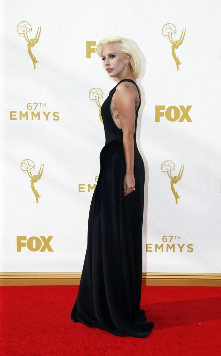 La elegancia de Lady Gaga en los Premios Emmy 2015