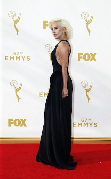La elegancia de Lady Gaga en los Premios Emmy 2015