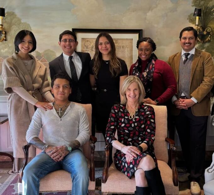 Christian Nodal recibe un premio en la Universidad de Harvard / Foto: Instagram