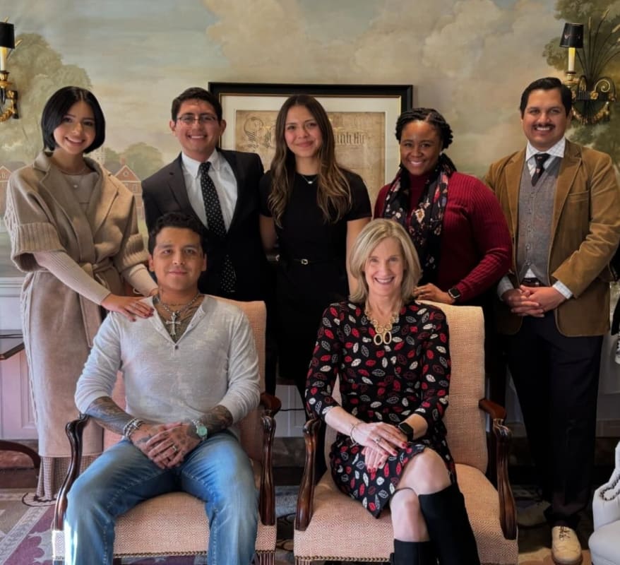 Christian Nodal recibe un premio en la Universidad de Harvard / Foto: Instagram