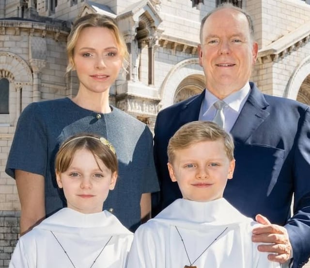 Jacques y Gabriella, hijos de Alberto y Charlene de Mónaco, celebran su primera comunión