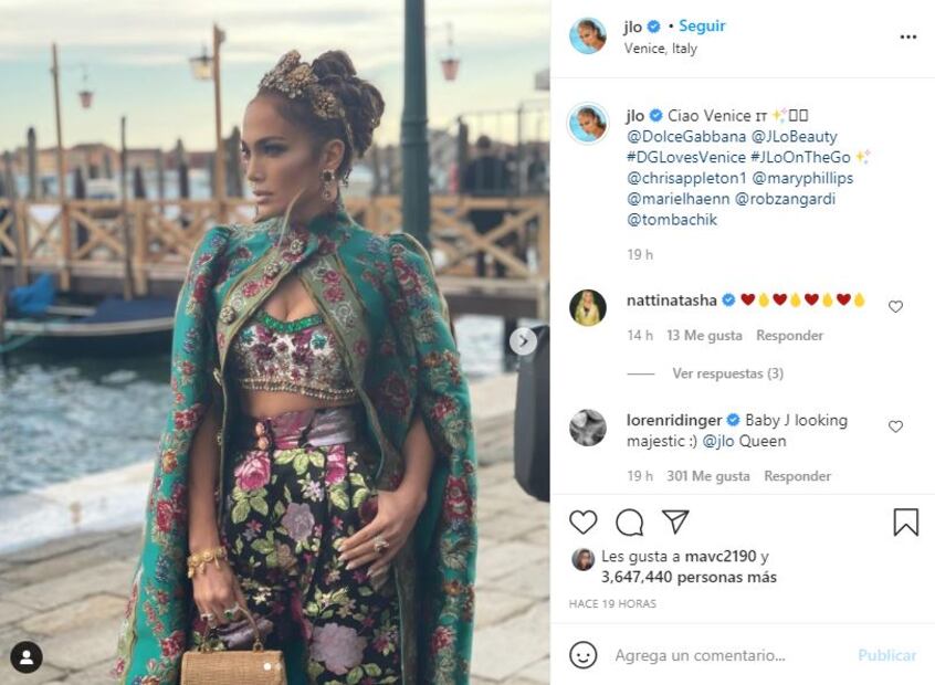 Jennifer Lopez comete un faux pas y olvida quitar la etiqueta de su ropa Dolce & Gabbana