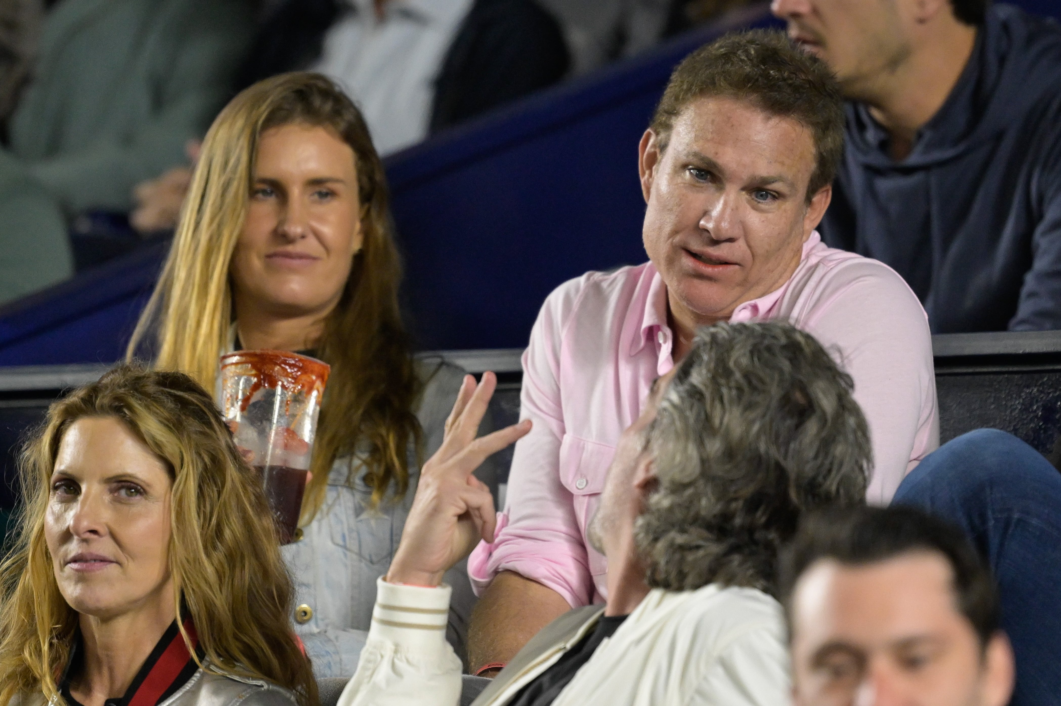 Diego Sánchez Navarro; al frente, Marcela Cuevas. (Foto: Arturo Quintero)
