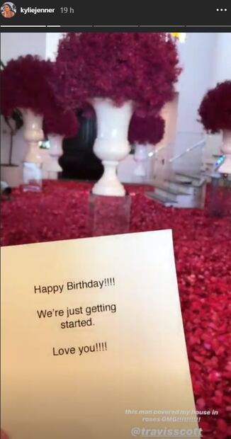 Travis Scott gastó cerca de 500 mil pesos en rosas para Kylie Jenner por su cumpleaños