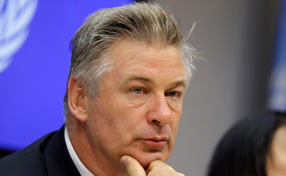 Alec Baldwin mató accidentalmente a una mujer en filmación de película