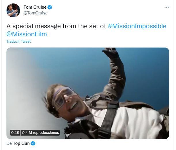 La peculiar felicitación navideña de Tom Cruise cuando se lanza de un avión