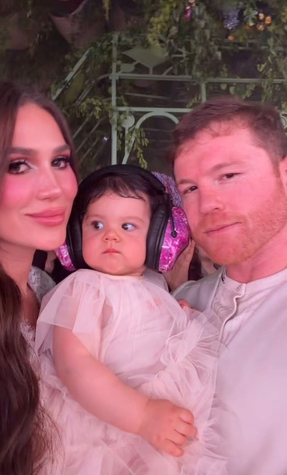 Saúl 'Canelo´Álvarez, Fernanda Gómez y Eva Victoria Álvarez Gómez. (Foto: Instagram)