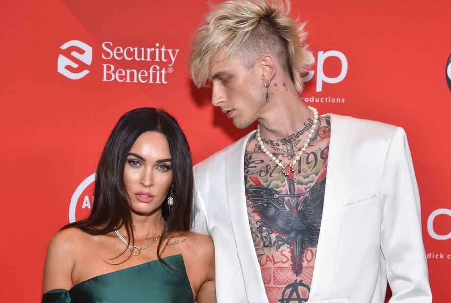 Megan Fox y Machine Gun Kelly tienen el manicure más intenso del año ¡encadenados!