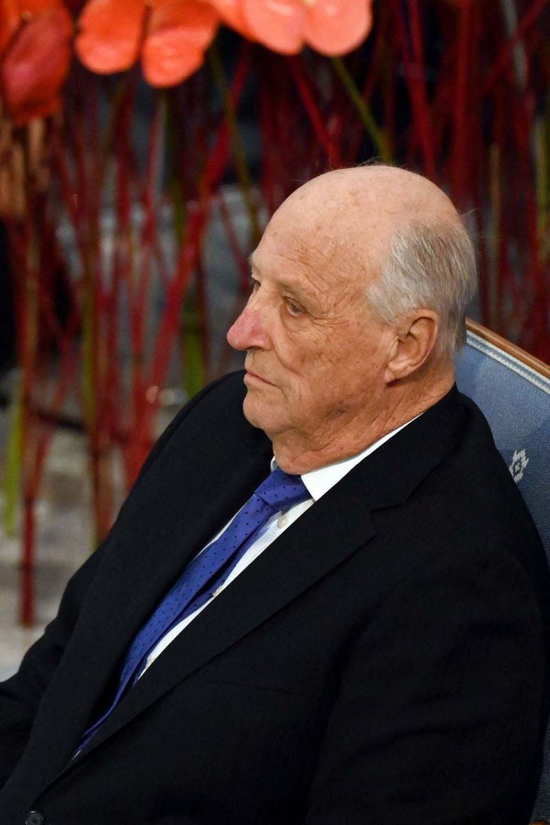 El rey Harald V de Noruega, fuera del hospital pero sigue con baja laboral
