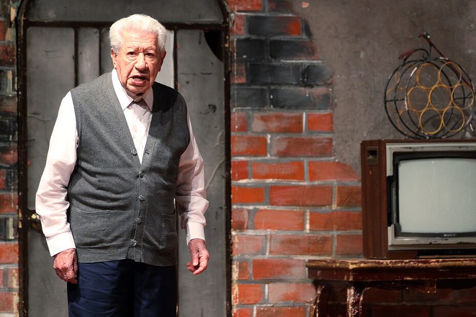 Ignacio López Tarso, de 95 años, abre su cuenta en Facebook