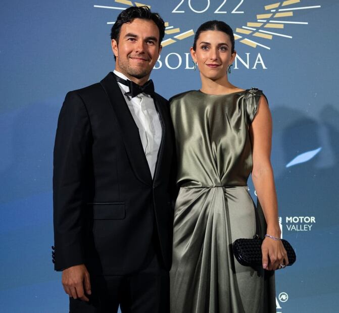 Sergio 'Checo' Pérez y Carola Martínez, su esposa / Foto: Rudy Carezzevoli - Getty Images