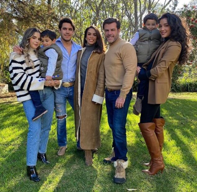 La familia de Biby Gaytán y Eduardo Capetillo / Instagram