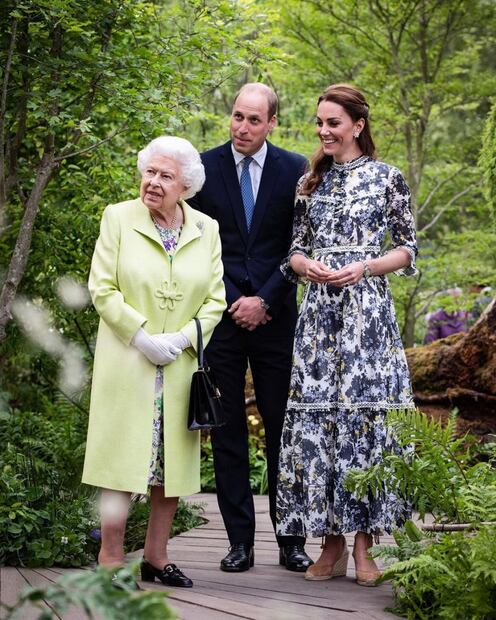 La fallecida reina Isabel II junto al príncipe William y Kate Middleton / Instagram