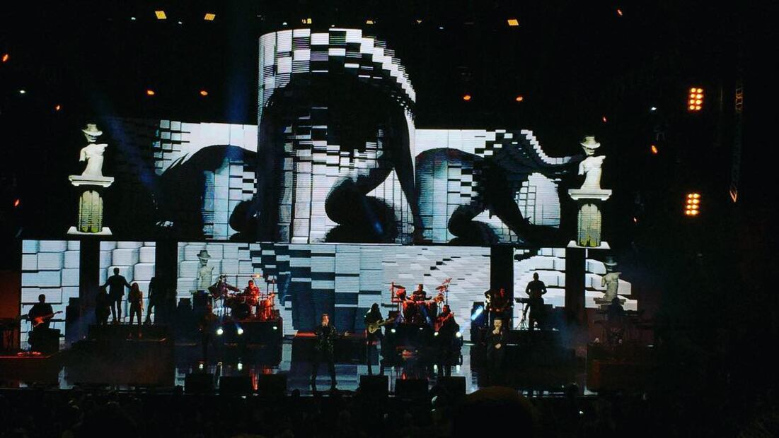 Arturo Elias Ayub y Rodrigo Herrera en el concierto de Mijares y Emmanuel 