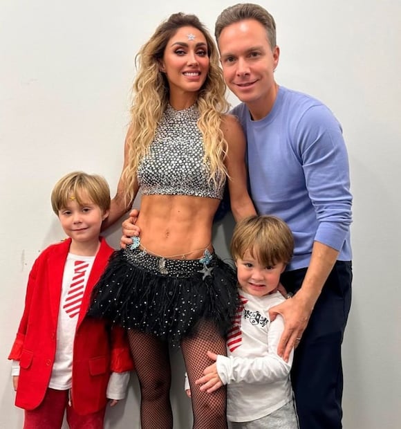 Manuel Velasco y Anahí con sus hijos Manu y Emi / Instagram