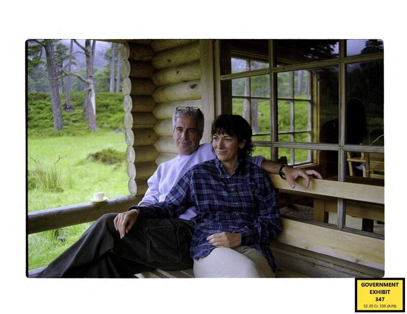 5 escalofriantes revelaciones sobre el príncipe Andrés y Ghislaine Maxwell