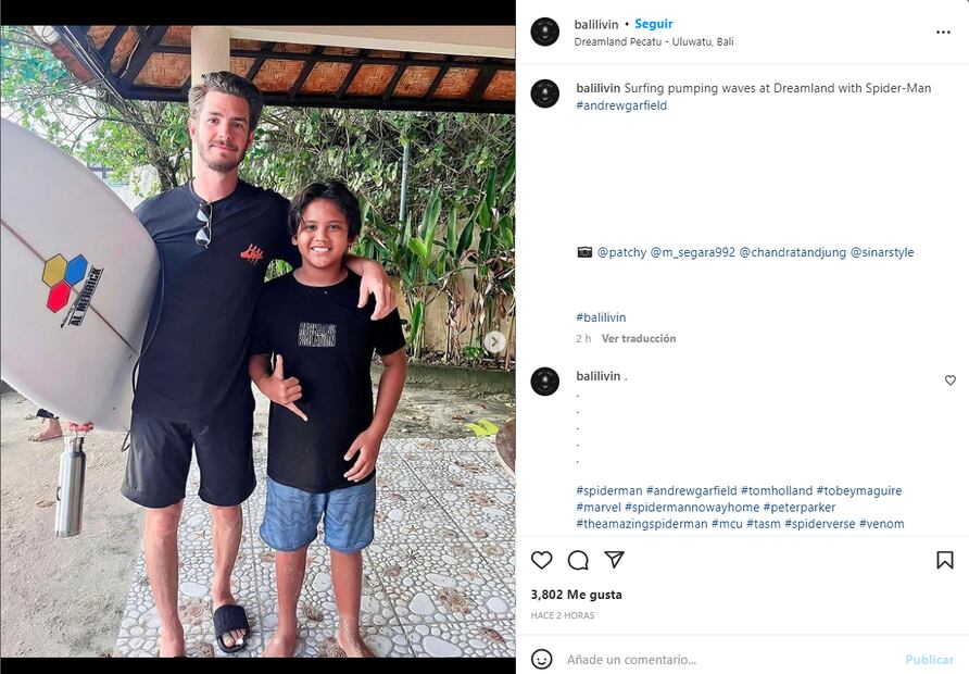 Andrew Garfield sorprende con impactante físico durante sus vacaciones