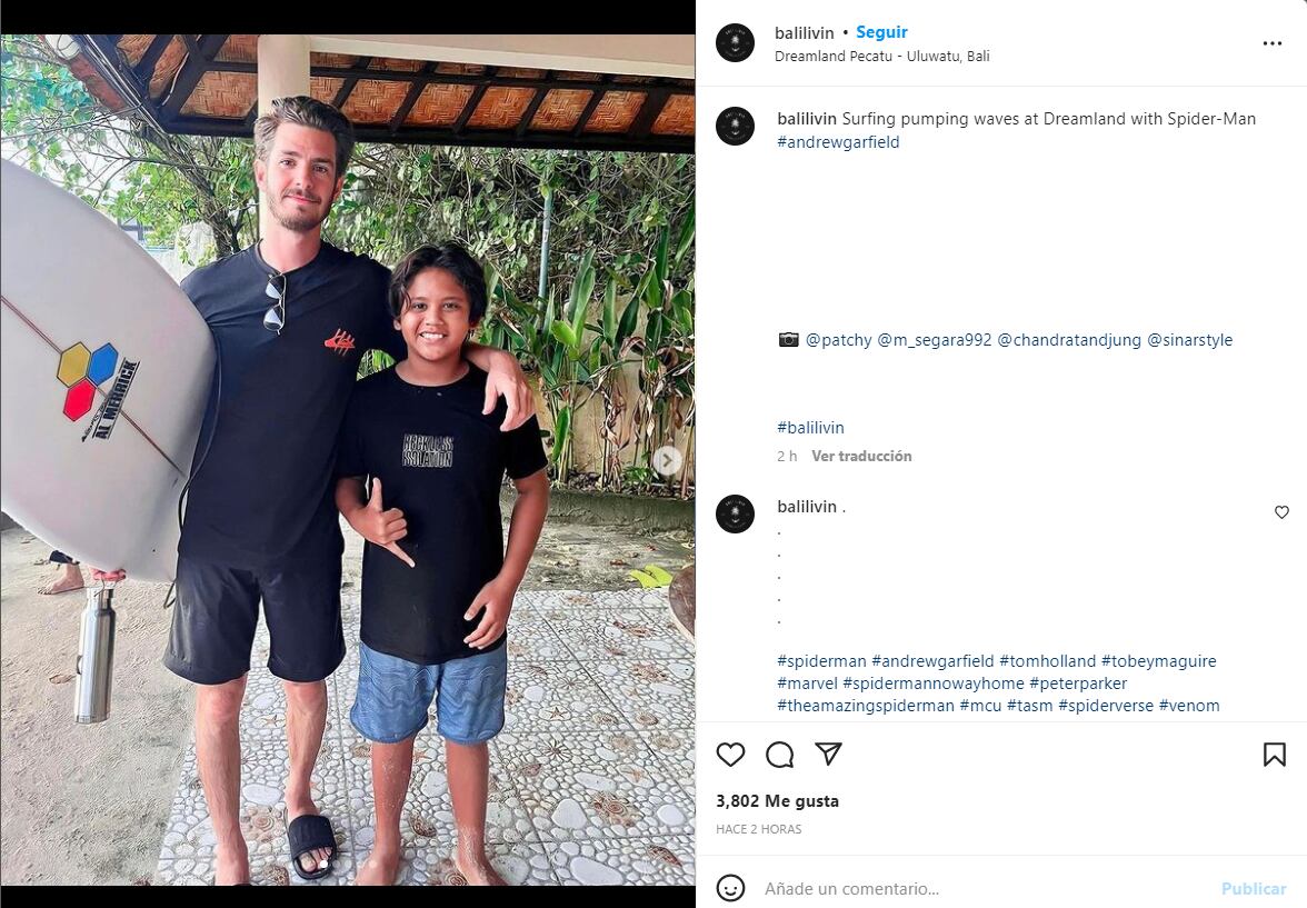 Andrew Garfield sorprende con impactante físico durante sus vacaciones