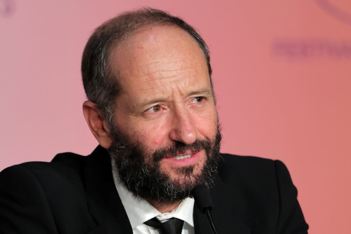 Carlos Reygadas en la conferencia de prensa de clausura del jurado del Festival de Cine de Cannes 2025. (Foto: EFE)