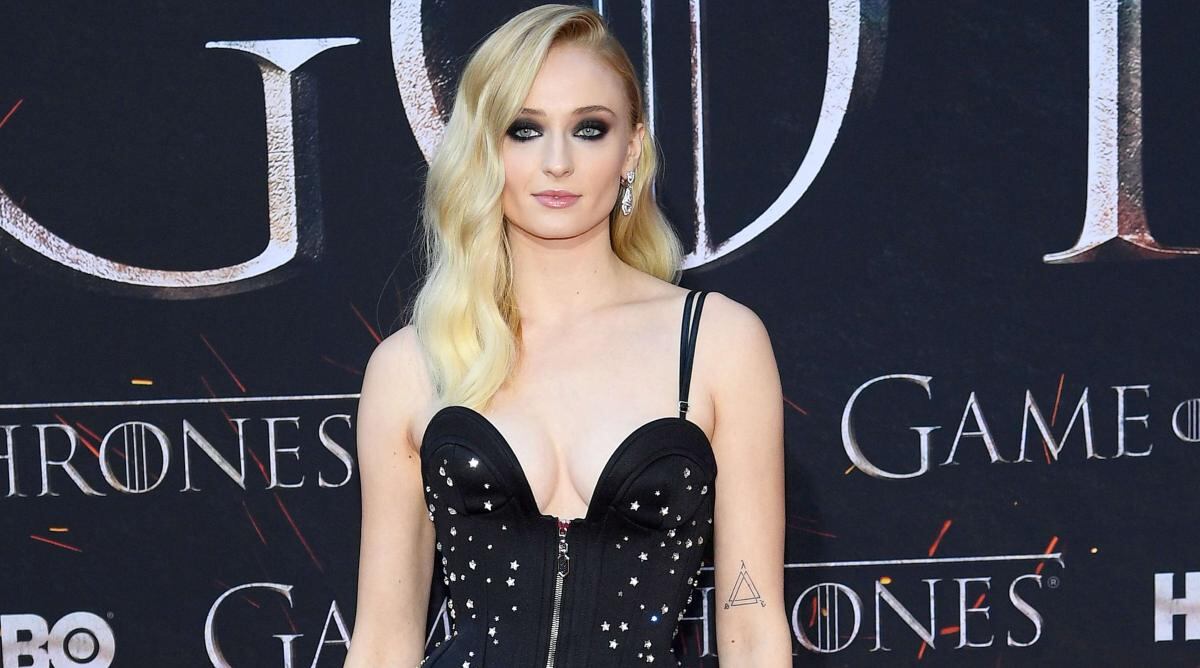 Sophie Turner sorprende con hermosas fotos de su embarazo a dos meses del nacimiento de su hija