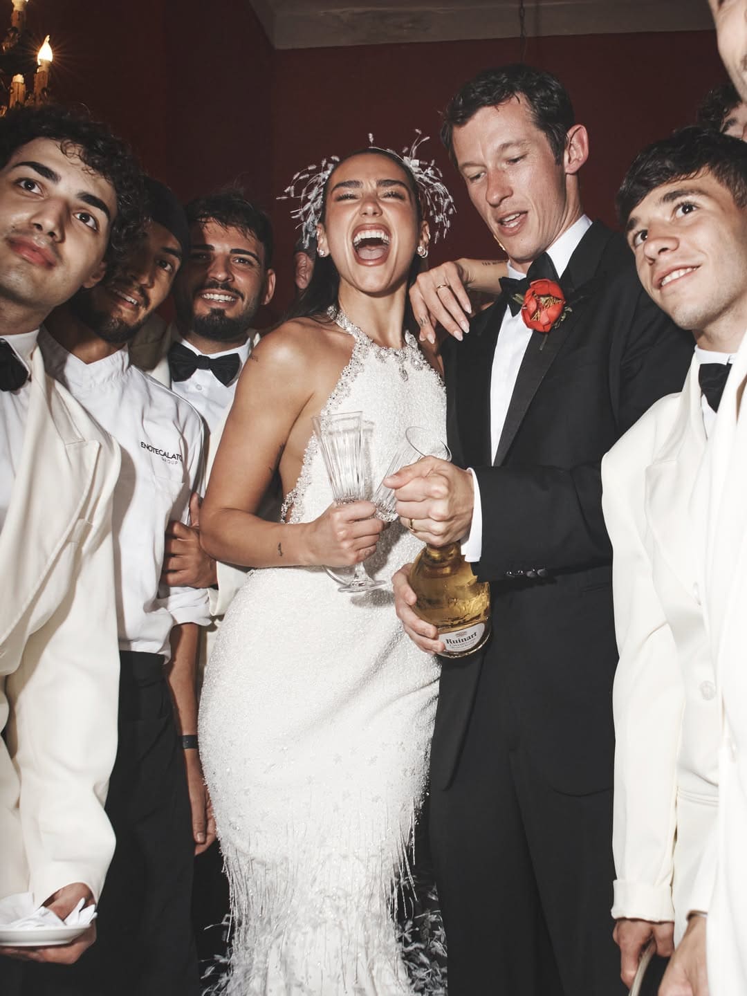 Dua Lipa, Callum Turner y amigos. (Foto: Instagram)