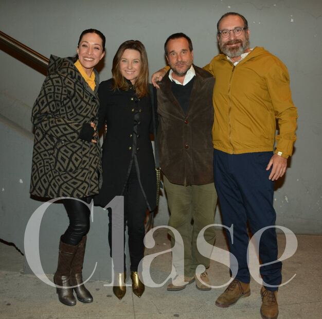 Cecilia Occelli y Emiliano Salinas acuden al teatro para celebrar a Ludwika Paleta 