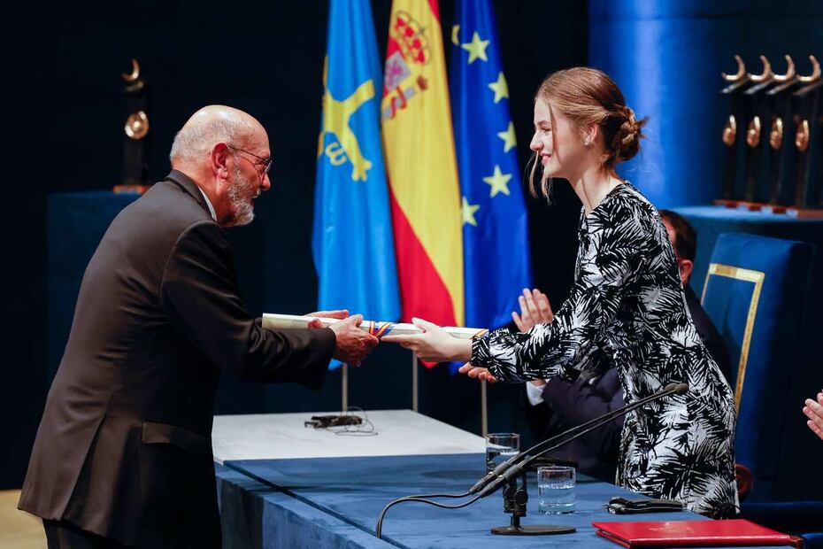 La graciosa reacción de la princesa Leonor al 'regaño' del rey Felipe, "no te aplaudas"