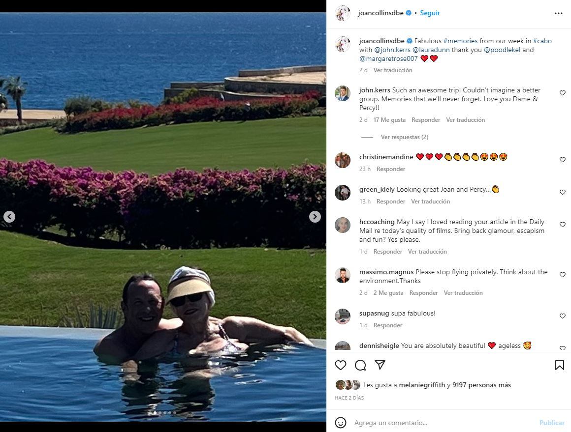 La legendaria Joan Collins, de 89 años, feliz en la playa con su esposo de 58