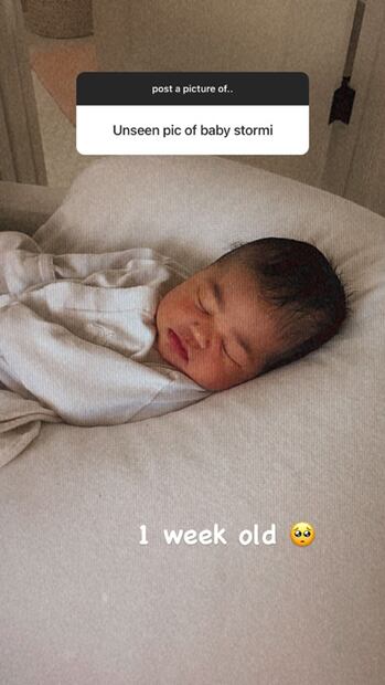 Kylie Jenner sorprende a fans con inédita foto de su embarazo 