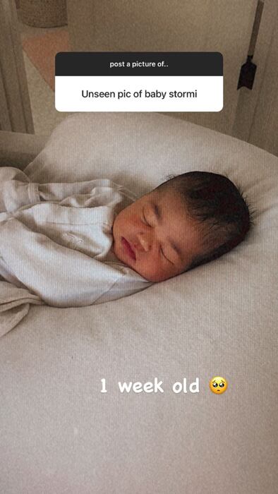 Kylie Jenner sorprende a fans con inédita foto de su embarazo 