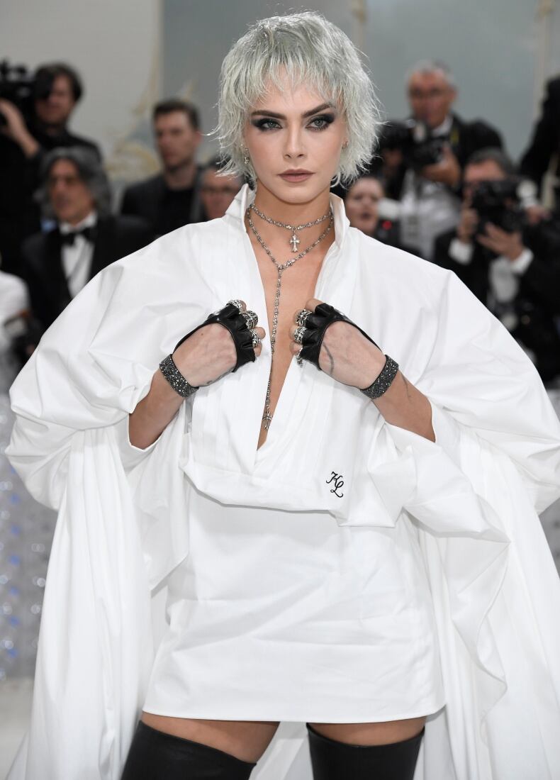 Cara Delevingne, la musa ignorada: su derroche de estilo en honor a Karl Lagerfeld
