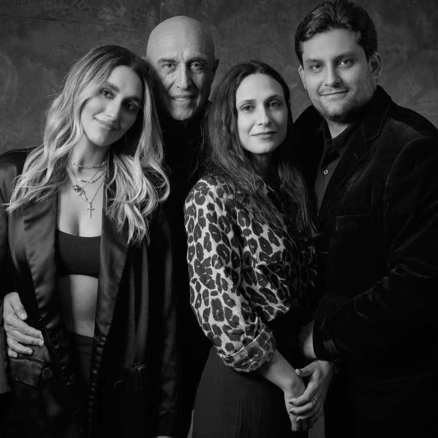 Pedro Torres con sus hijos: Emilia, Apolonia y Pedro Antonio / Foto: Instagram