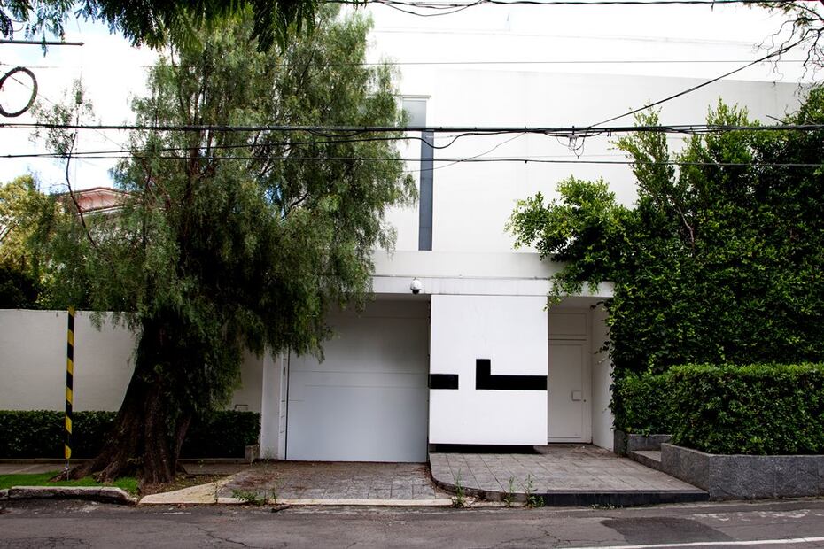 Fer Aragonés, a quien vimos muy romántica con Gael García en Zona Maco, es hija del arquitecto de la Casa Blanca