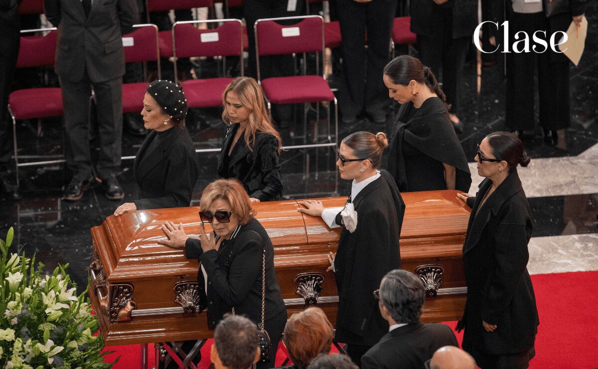 Alejandra Guzmán, Giordana Guzmán, Sylvia Pasquel, Stephanie Salas y Michelle Salas en el homenaje póstumo a Silvia Pinal / Foto: Edgar Silva F.