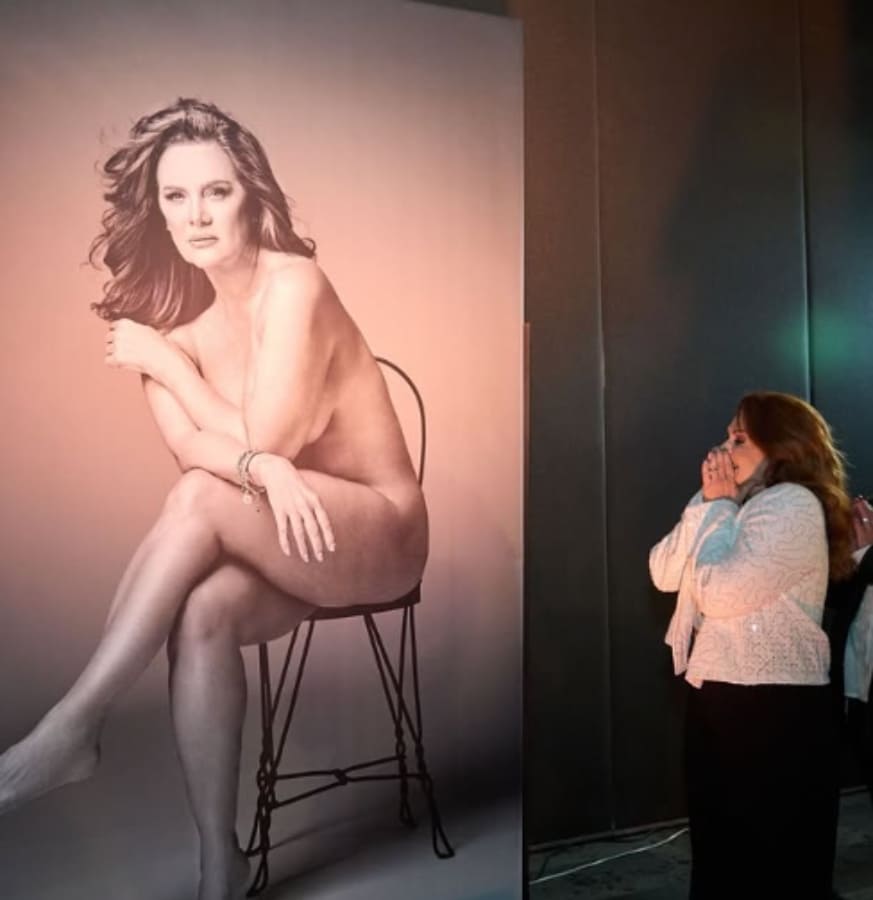 Erika Buenfil en la exposición de Uriel Santana / Foto: Instagram