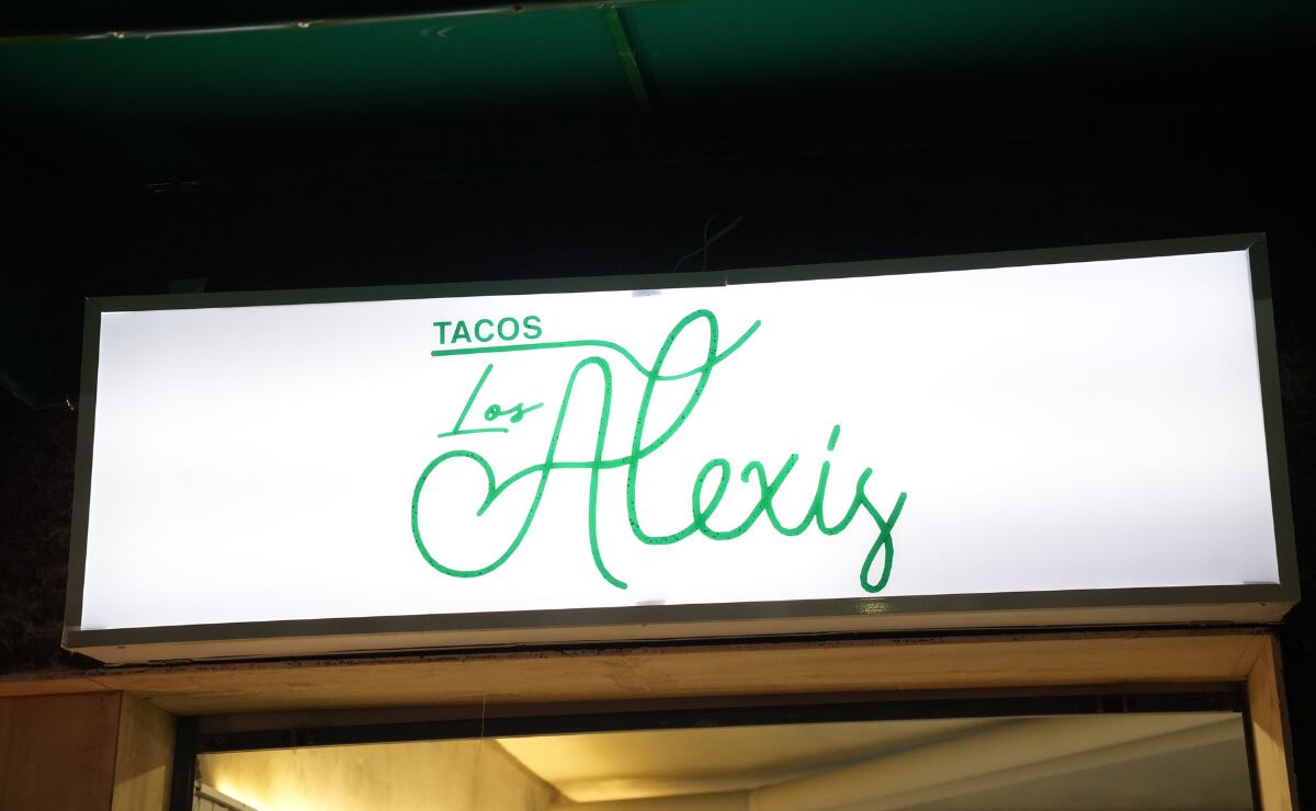 La inauguración de la segunda sucursal de Tacos Los Alexis / Foto: Leonardo Gómez