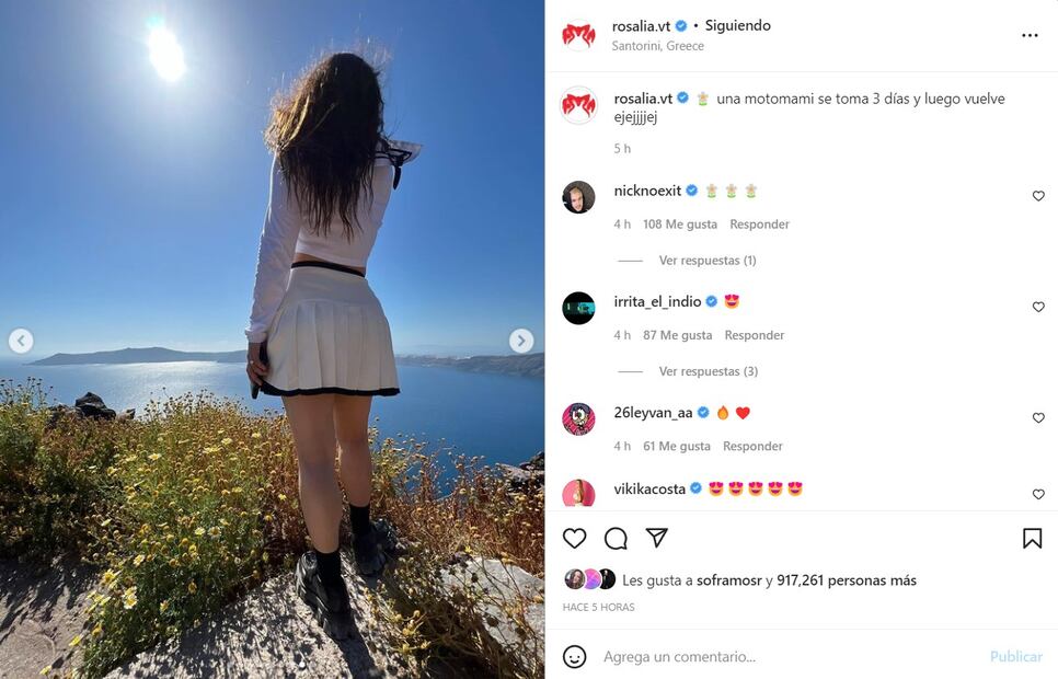 Rosalía tiene la blusa de Miu Miu que te hará sentir como Sailor Moon