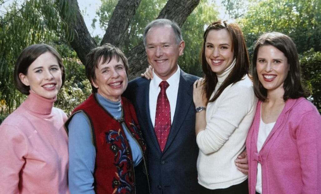 Jennifer Garner junto a sus hermanas y sus papás, William y Patricia / Instagram