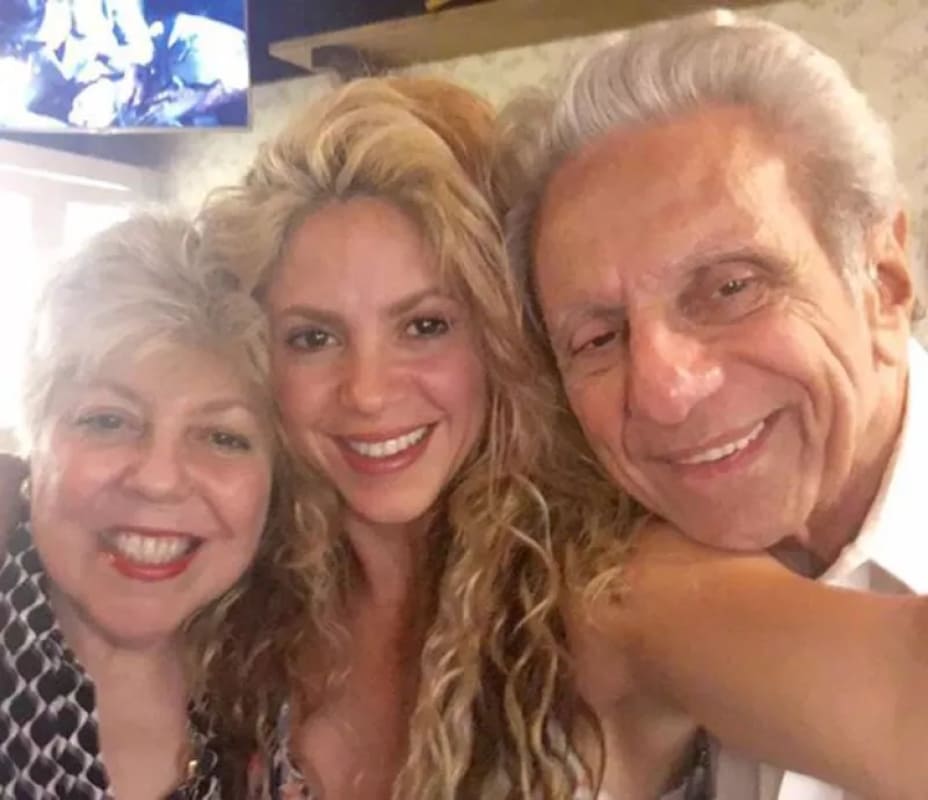 Shakira y su mamá Nidia del Carmen y su papá William Mebarak Chadid / Foto: Instagram